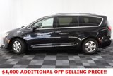 Used 2018 Chrysler Pacifica Touring-L image 4