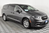 Used 2023 Chrysler Pacifica Touring-L image 4