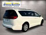 Used 2022 Chrysler Pacifica Touring-L image 2