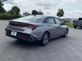 Used 2024 Hyundai Elantra SEL image 3