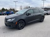 Used 2020 Chrysler Pacifica Touring-L image 2