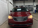 Used 2014 Chrysler Town & Country Touring image 5