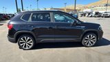 Used 2023 Volkswagen Taos SE image 2