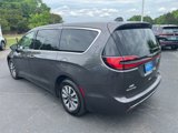 Used 2023 Chrysler Pacifica Touring-L image 5