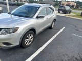 Used 2016 Nissan Rogue SV image 3