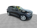 Used 2020 Volvo XC40 T5 Momentum image 2