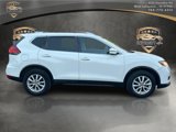 Used 2017 Nissan Rogue SV image 2