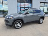 Used 2023 Jeep Compass Latitude image 3
