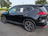 Used 2017 Nissan Rogue SL image 3