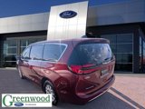 Used 2023 Chrysler Pacifica Touring-L image 2