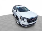 Used 2024 GMC Terrain SLE w/ Driver Convenience Package image 2