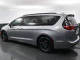 Used 2018 Chrysler Pacifica Touring-L Plus w/ S Appearance Package image 3