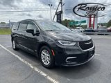 Used 2023 Chrysler Pacifica Touring-L image 3