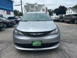 Used 2021 Chrysler Voyager L image 3