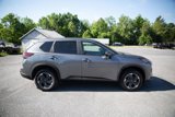 Used 2024 Nissan Rogue SV image 2