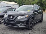 Used 2017 Nissan Rogue SV image 2