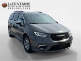 Used 2023 Chrysler Pacifica Limited image 3