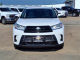 Used 2017 Toyota Highlander LE image 2