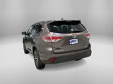 Used 2016 Toyota Highlander XLE image 2