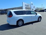 Used 2023 Chrysler Pacifica Touring-L image 3