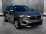 Used 2017 Kia Sorento LX w/ LX Convenience Package image 3