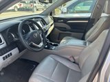 Used 2016 Toyota Highlander XLE image 2