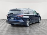 Used 2022 Toyota Sienna LE image 3