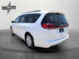 Used 2022 Chrysler Pacifica Touring-L image 5
