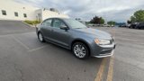 Used 2016 Volkswagen Jetta SE image 2