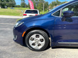 Used 2017 Chrysler Pacifica Touring-L Plus image 2