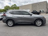 Used 2019 Nissan Rogue SV image 2