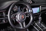 Certified 2021 Porsche Macan image 4
