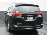 Used 2017 Chrysler Pacifica Touring-L Plus image 4