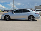 Used 2019 Toyota Camry SE image 2