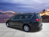 Used 2022 Chrysler Pacifica Touring-L image 3