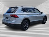 Used 2022 Volkswagen Tiguan SE w/ Panoramic Sunroof Package image 6