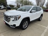 Used 2024 GMC Terrain SLT image 3