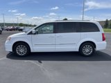 Used 2016 Chrysler Town & Country Touring-L image 2