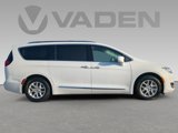 Used 2020 Chrysler Pacifica Touring-L image 2