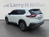 Used 2021 Nissan Rogue SV image 3