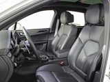 Certified 2022 Porsche Macan image 5