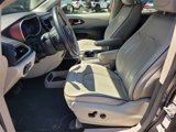 Used 2020 Chrysler Pacifica Limited image 3