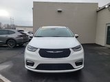 Used 2023 Chrysler Pacifica Touring-L image 3