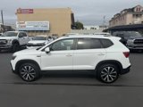 Used 2022 Volkswagen Taos SE image 2