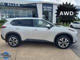 Used 2021 Nissan Rogue SV image 2