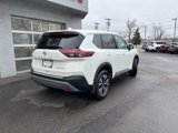 Used 2022 Nissan Rogue SV image 2