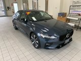 Certified 2022 Volvo S60 B5 Momentum w/ Premium Package image 3