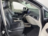 Used 2023 Chrysler Pacifica Touring-L image 5
