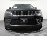 Used 2023 Jeep Grand Cherokee Laredo image 2
