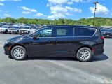 New 2025 Chrysler Pacifica Select image 2